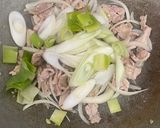 รูปขั้นตอนการทำที่ 4 ของ หมูผัดกิมจิ kimchi duruchigi 김치 두루치기 Kimchi & Pork Stir Fry