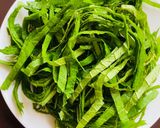 Hình bước làm 7 của món Cháo má đùi gà hành boa rô