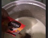 Foto langkah ke 3 dari resep Raisin Coffe Puding Busa in Cup.