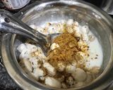 A picture of step 3 of Makhana Raita.
