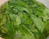 Foto langkah ke 1 dari resep Daun Singkong Oseng Teri.