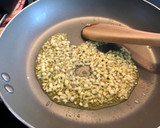 Foto del paso 1 de la receta: Champiñones salteados con cebollín