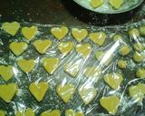 รูปขั้นตอนการทำที่ 4 ของ Thai tea glazed mini heart donut