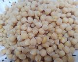 A picture of step 1 of Kathyawari cholay chaat.