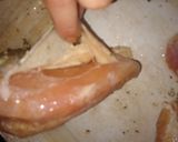 Foto del paso 2 de la receta: Pollo al horno con verduras 🍗🥔🥕🍅