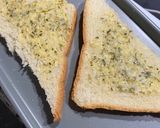 Foto langkah ke 2 dari resep Simple Garlic Bread.