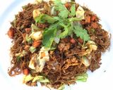 รูปขั้นตอนการทำที่ 6 ของ เส้นหมี่ผัดซีอิ๊วหมูสับผักรวม