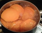 Foto del paso 1 de la receta: Bifes de pechuga de pollo a la plancha con calabacín al horno