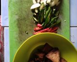 Foto langkah ke 2 dari resep Tongkol iris cabe hijau.