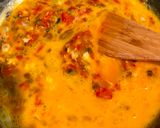 A picture of step 4 of Tomato onion eggs.