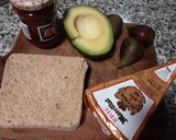 Foto del paso 1 de la receta: Sándwich de aguacate, queso brie y higos
