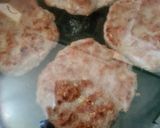 Foto del paso 7 de la receta: Hamburguesa de cerdo como si fuera un bocadillo cubano