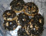 Foto langkah ke 10 dari resep Donat Topping Messis Cokelat.