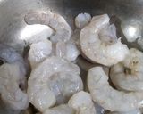 A picture of step 1 of Prawn pulao.