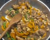 A picture of step 5 of Cashew chicken with egg.
