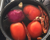 Foto del paso 1 de la receta: Chicharrón en salsa roja
