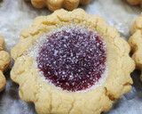 Foto del paso 8 de la receta: 😍Galletitas de mantequilla de maní con jalea de frambuesa - Peanut butter & jelly cookies😍