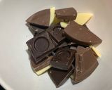 Foto del paso 1 de la receta Bizcocho de chocolate para el cumple 101 de La Bis 👶🏼👵🏼