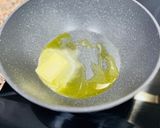 Foto del paso 1 de la receta: Risotto de habas, ajos tiernos y langostinos 🫛 🦐 🫛