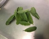Une image de l'étape 3 de Marinade au vinaigre de vin, ail et herbes aromatiques.