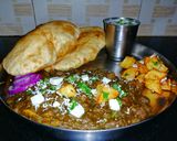 A picture of step 16 of Chole bhature.