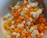 Tejszínes zöldségleves virslivel recept fázis 2 fotója