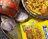 मॅगी भेळ (Maggi bhel recipe in marathi) रेसिपी स्टेप 1 फोटो