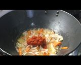 A picture of step 2 of Schezwan noodles.