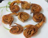 A picture of step 4 of Spiral roty crisps.