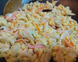 Foto del paso 2 de la receta: Revuelto de atún y surimi