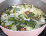 Foto langkah ke 2 dari resep Sayur asem bening Surabaya.