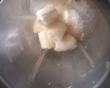 A picture of step 3 of Banana lasssi.