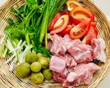 Hình bước làm 1 của món Canh sườn non nấu quả sấu