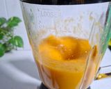 Foto langkah ke 1 dari resep Ice Mango Matcha Latte.