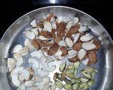 ડ્રાયફ્રુટ ચીકી(Dryfruit chikki recipe in Gujarati) રેસીપી સ્ટેપ2ફોટો