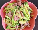 Hình bước làm 5 của món Lơ xanh(bông cải xanh) xào thịt bò