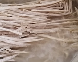 Foto del paso 1 de la receta: Tallarines con camarones en salsa de chipotle