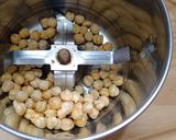 A picture of step 1 of Roasted Gram Coconut Chutney.
