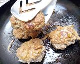 A picture of step 2 of Pan grilled minced beef.