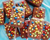 Foto del paso 3 de la receta: Paletas de galletitas divertidas
