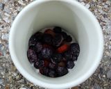 Foto del paso 2 de la receta: 🍓🫐Licuado de yogur, frutillas y arándanos 🫐🍓#Sinazúcar añadida, #Sinedulcorante