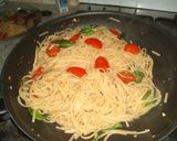 Foto del paso 3 de la receta: Pasta estilo mediterránea con albóndiguitas