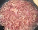 Foto del paso 4 de la receta: Cebolla morada caramelizada sin azúcar a fuego lento
