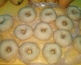Foto langkah ke 7 dari resep Donat Mudah.