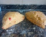 Foto del paso 2 de la receta: Pan 🍞 especiado con zanahoria, verdeo y ají