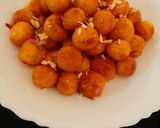 A picture of step 5 of Italian honey balls.