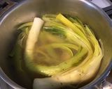 Une image de l'étape 4 de Poireaux au bouillon de porc (sauce vinaigrette).