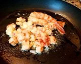 Foto del paso 1 de la receta: Cóctel de gambas y ananá