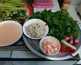 รูปขั้นตอนการทำที่ 1 ของ แกงไข่มดแดงใส่ผักหวาน