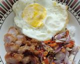 Foto langkah ke 6 dari resep Nasi samcan babi telor ceplok sambal matah.